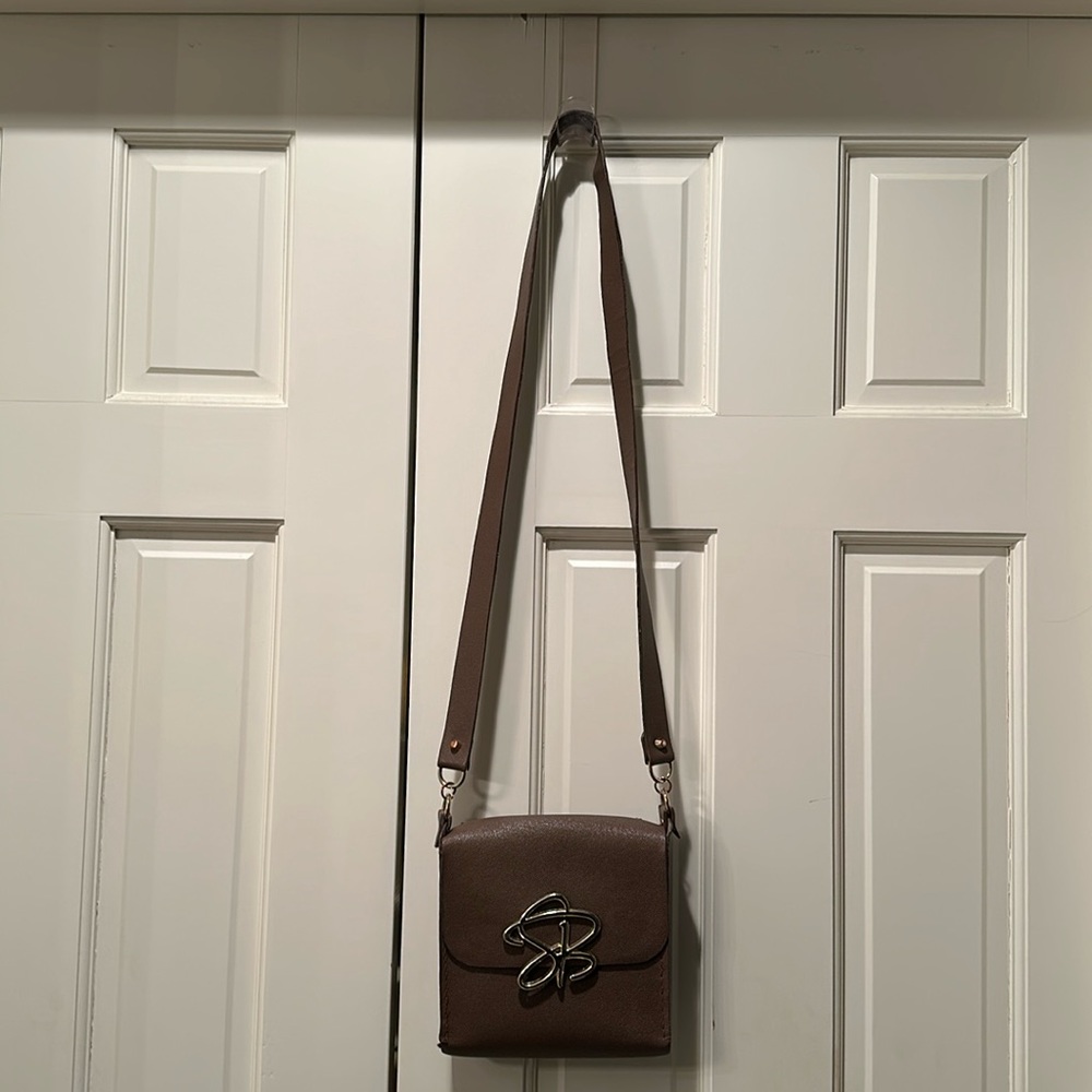 SusiBash handmade cross body bag with phone pocket in the back - taupe